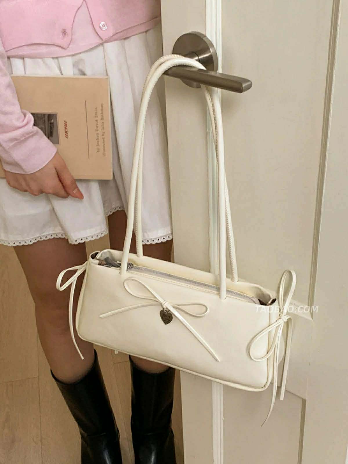 J かわいい白いドレス